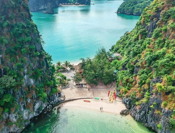 Hòn đảo độc nhất Việt Nam với 2 bãi biển đối diện cách nhau chỉ vài bước chân